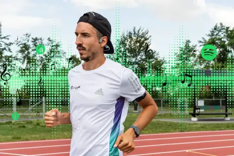 Un coureur porte des écouteurs et court sur une piste, entouré de notes de musique et d'un égaliseur vert. La musique pour courir l'accompagne.