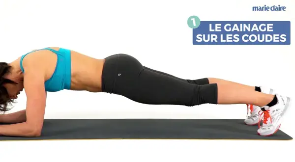 Femme en position de gainage sur les coudes, un exercice pour les abdos.