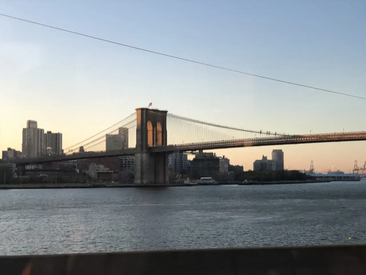 Le pont de Brooklyn au coucher du soleil, un d&eacute;fi de d&eacute;nivel&eacute; marathon New York.