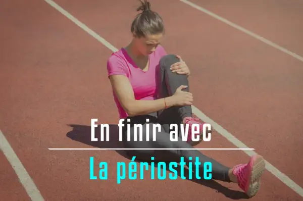 Athlète se tenant la jambe, cherchant à soigner une périostite tibiale rapidement.